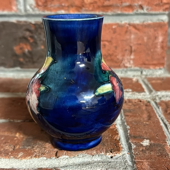 Moorcroft Pottery Small Blue Vase Iris/ Orchid Flower w/Label 4” tall - Picture 2 of 6